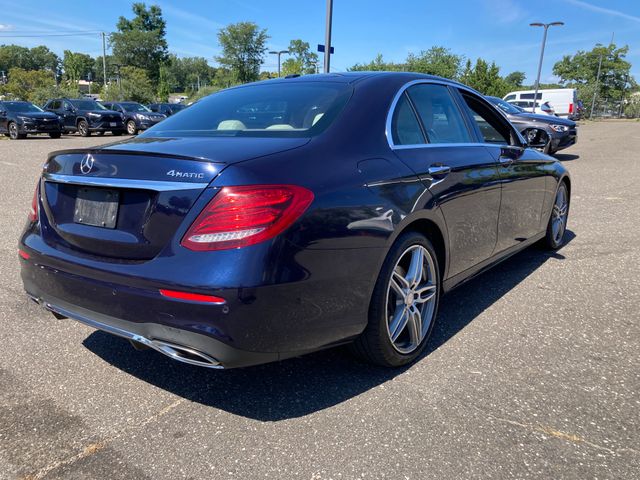 2017 Mercedes-Benz E-Class photo 4 of 12