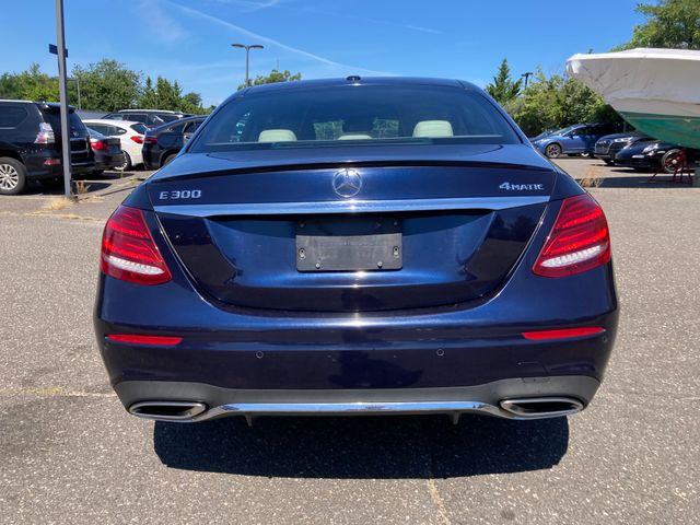 2017 Mercedes-Benz E-Class photo 3 of 12