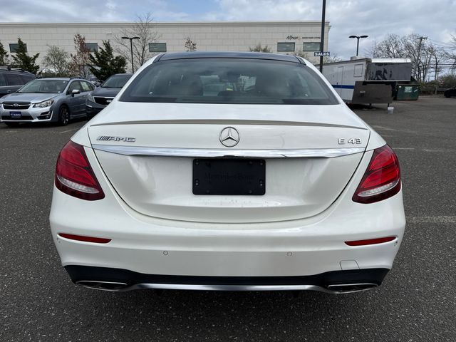 2017 Mercedes-Benz E-Class photo 4 of 14