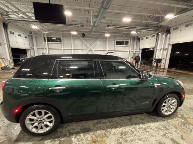 2017 MINI Clubman photo 4 of 8