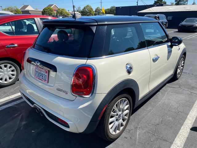 2016 MINI Hardtop photo 9 of 17