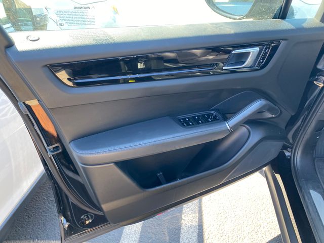 2021 Porsche Cayenne photo 15 of 22
