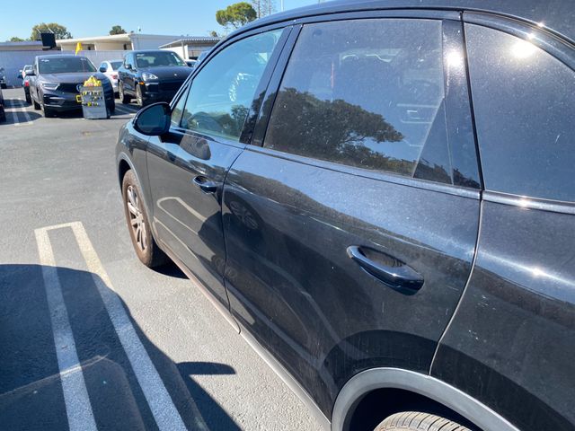2021 Porsche Cayenne photo 7 of 22
