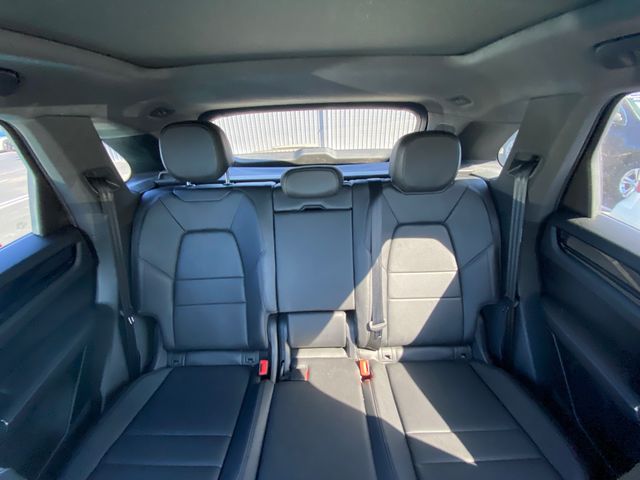 2021 Porsche Cayenne photo 17 of 22