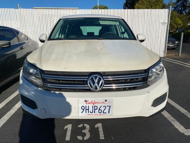 2012 Volkswagen Tiguan photo 2 of 18