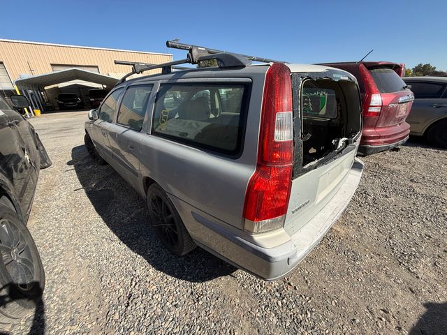 2001 VOLVO V70 photo 2 of 11