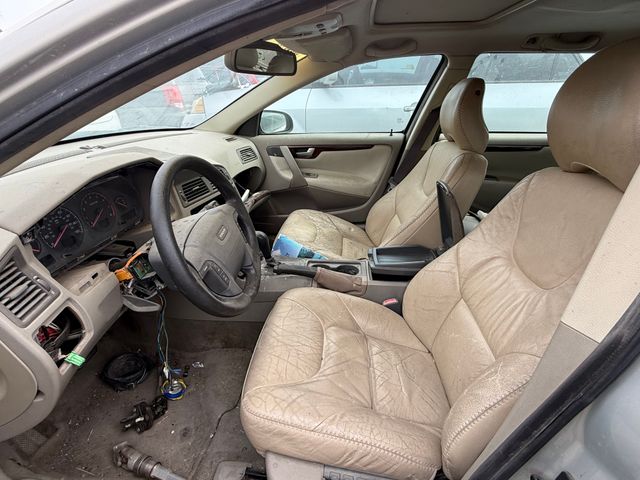 2001 VOLVO V70 photo 11 of 11