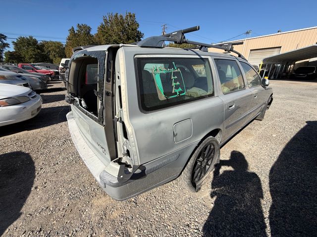 2001 VOLVO V70 photo 4 of 11