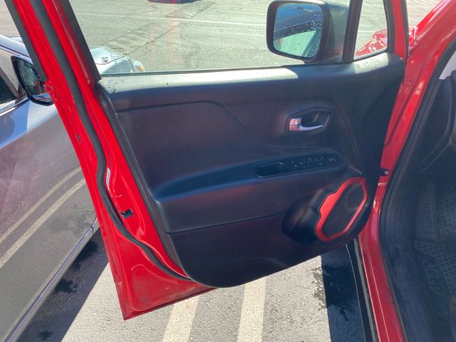 2017 Jeep Renegade photo 14 of 18