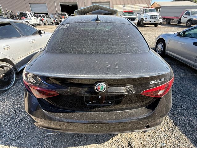 2017 ALFA ROMEO Giulia (952) photo 8 of 10