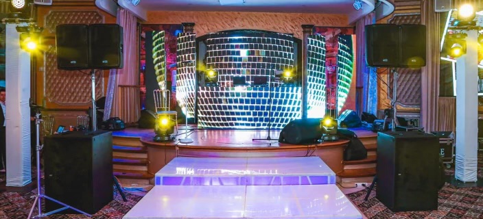 Audio System Design: Phase Alignment and Time Delay Strategies for Large Venues