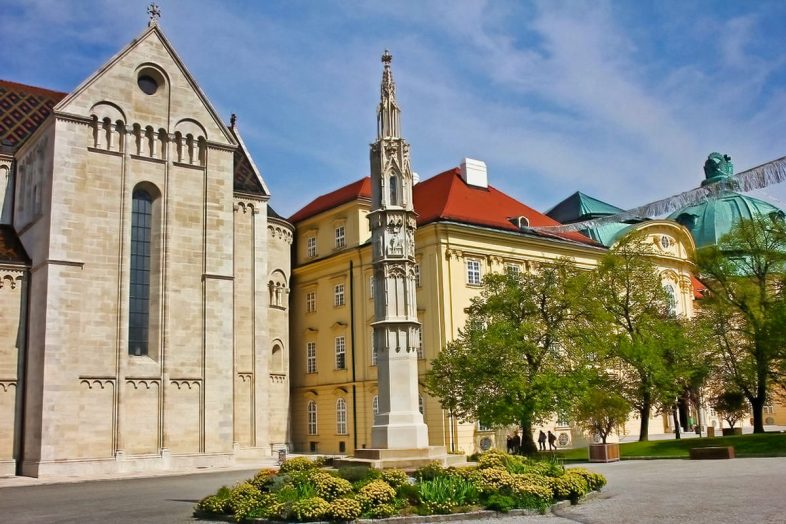 Attractions & Landmarks In Klosterneuburg 9 Tutz column - Klosterneuburg, Austria Travel Guide