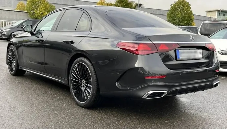 Mercedes Klasa E 220d 4MATIC AMG Advanced Plus Sedan - Zdjęcie 2