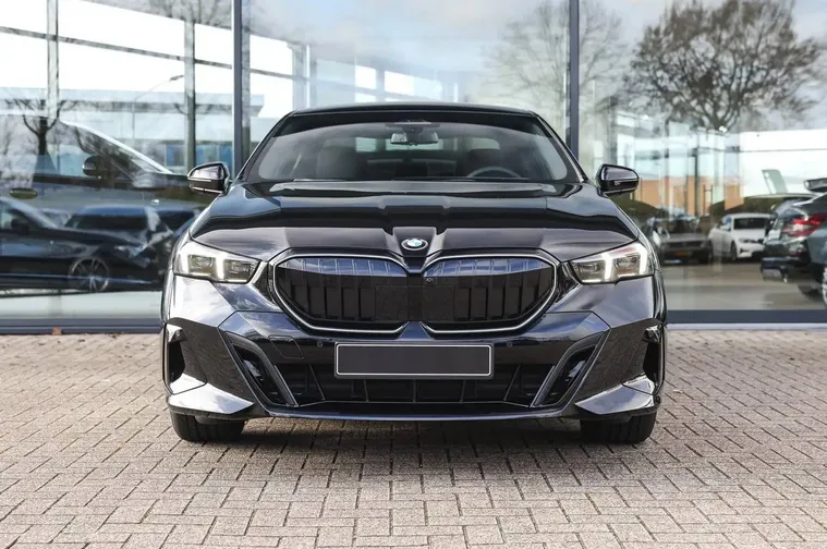 BMW Serii 5 520d xDrive M Sport - Zdjęcie 3