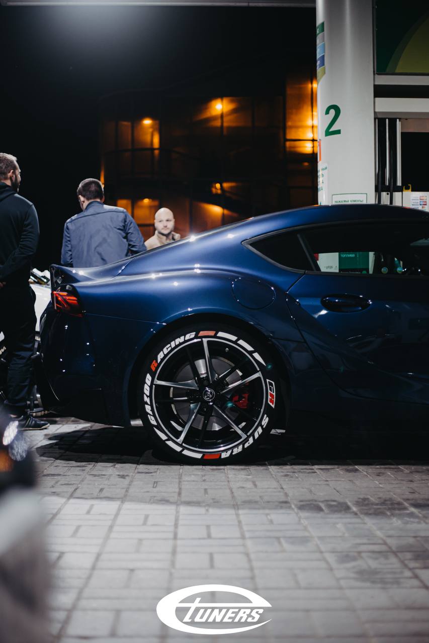 Tuning gathering on Minsk highway: discussing modifications and improvements