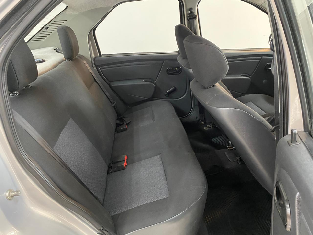 Logan Authentique 1.0 Manual 2010 view 6