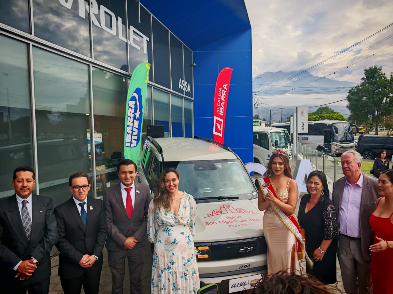 ASSA CHEVROLET IBARRA ENTREGÓ UN SPARK EUV A LA REINA DE SAN MIGUEL DE IBARRA 2026