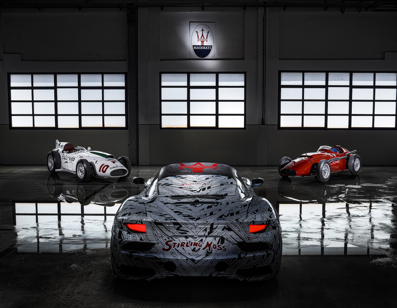 MASERATI RINDE HOMENAJE A STIRLING MOSS CON UN SÚPER DEPORTIVO