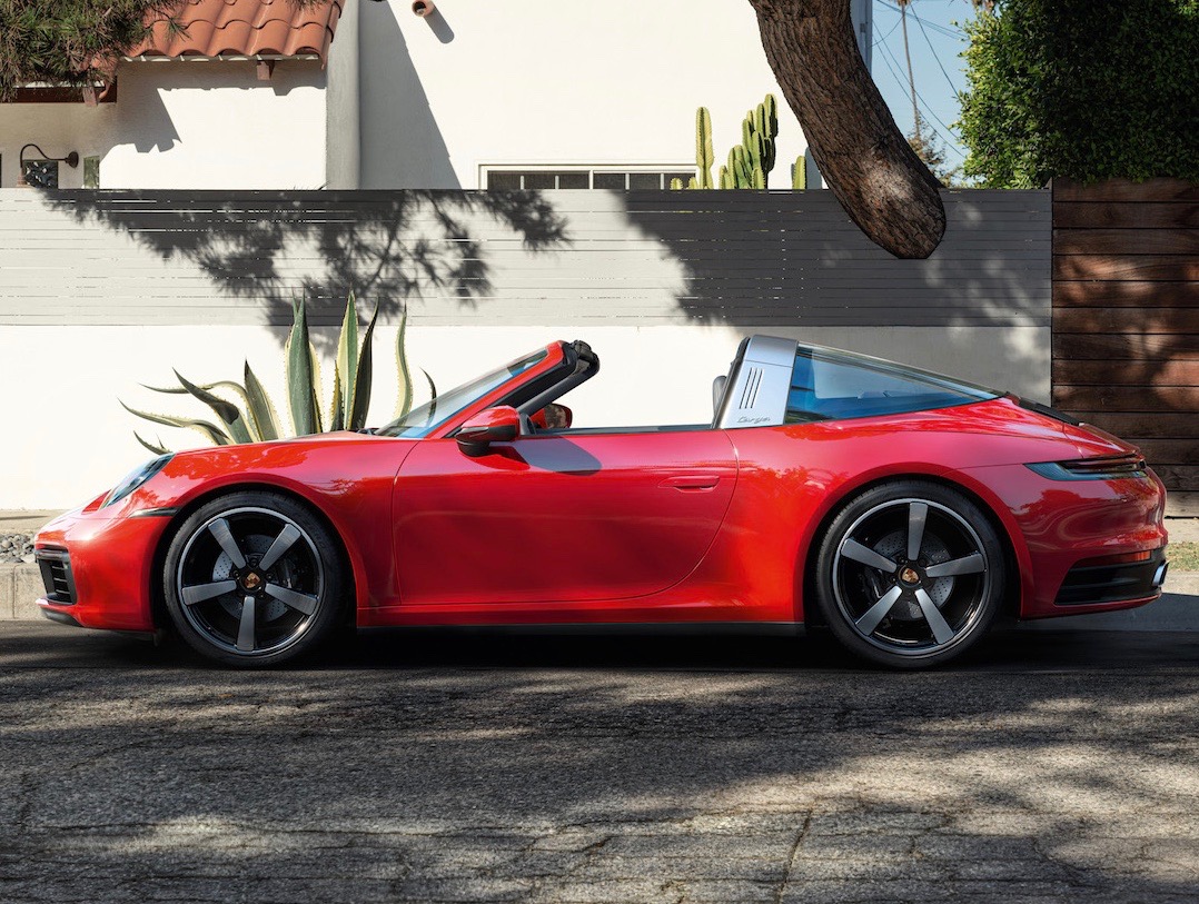 FLAMANTE PORSCHE 911 TARGA: ELEGANTE Y EXTRAVAGANTE 