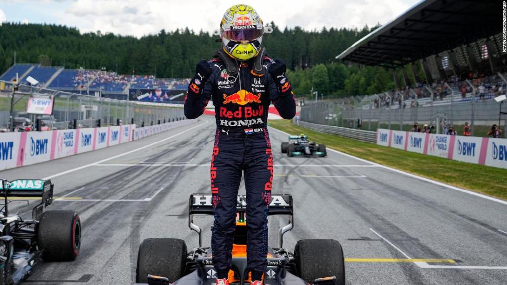 VERSTAPPEN DOMINA A HAMILTON Y GANA EN ESTIRIA