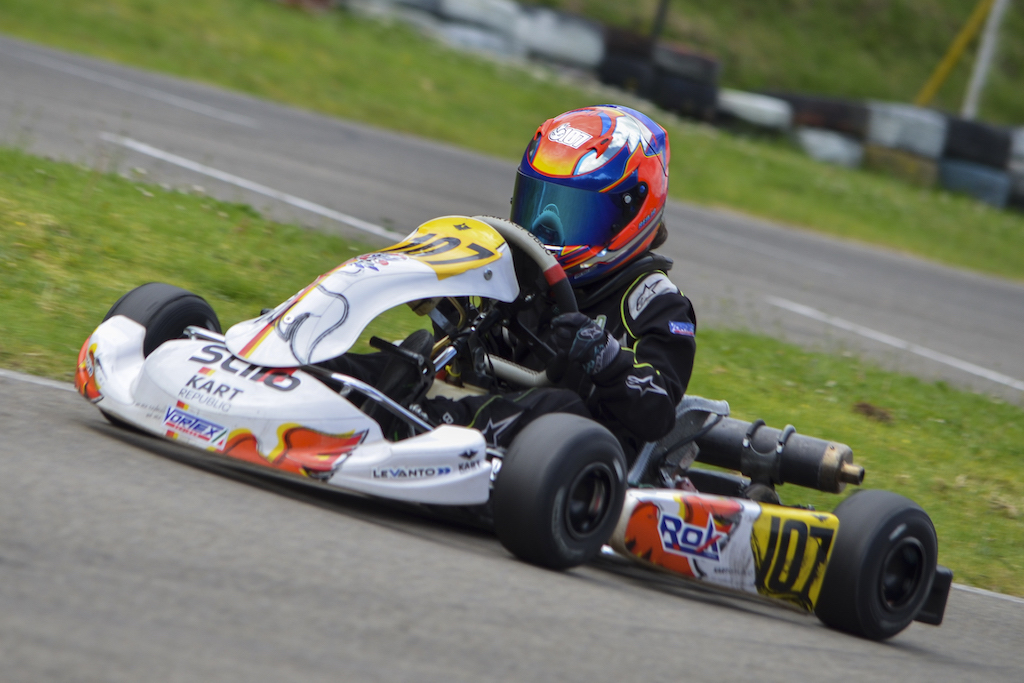 BENJAMÍN GAVILÁNEZ OBTUVO EL TERCER LUGAR EN EL PANAMERICANO DE KARTING 