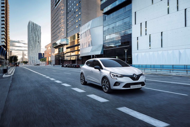 RENAULT CLIO CUMPLE 30 AÑOS EVOLUCIONANDO EN ESTILO Y TECNOLOGÍA