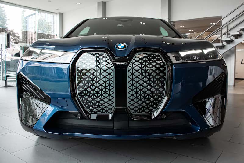 ARRIBA AL PAÍS EL BMW iX, EL PRIMER VEHÍCULO ELÉCTRICO DE BMW GROUP