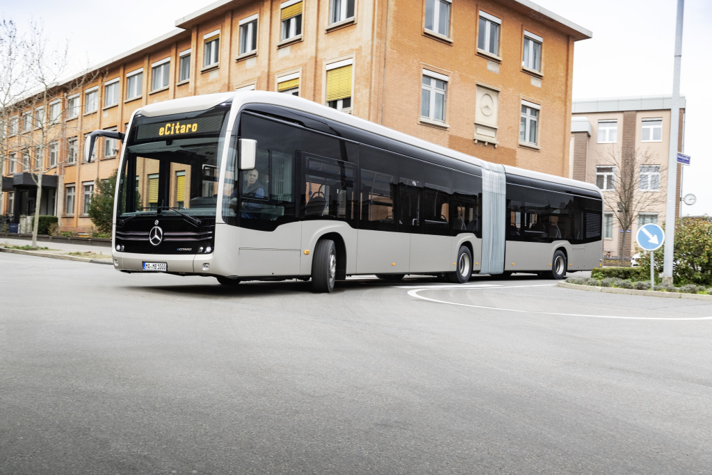 MERCEDES-BENZ EXHIBE SU PRIMER AUTOBÚS ELÉCTRICO  