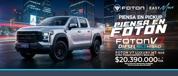 Foton V7 4x4 pickup plateada, modelo Diesel Mild Hybrid Luxury MT, en entorno urbano nocturno.