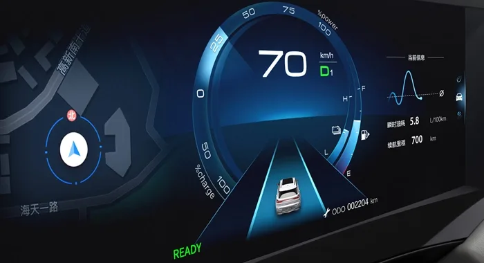 Dongfeng Huge: tablero digital con velocímetro a 70 km/h, mapa GPS y autonomía de 700 km.