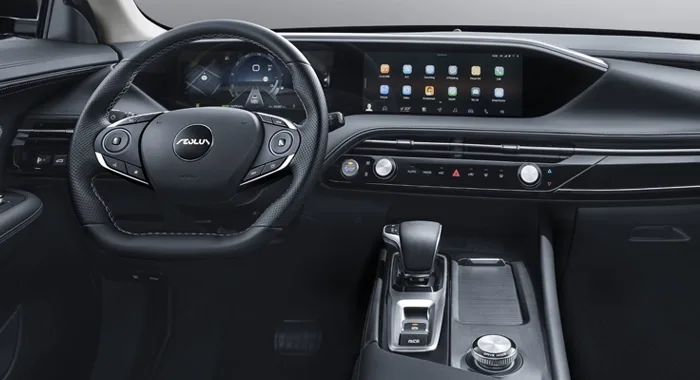 Interior Dongfeng Huge Aeolus. Volante multifunción, pantalla táctil, cuadro digital y consola con palanca.