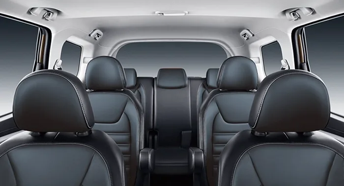 Dongfeng New SX6 interior: asientos de cuero para 7 plazas, comodidad y espacio.