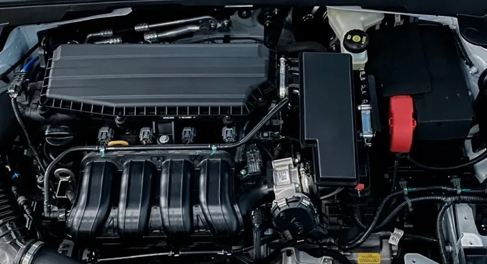 Dongfeng New SX6: Motor. Vista detallada del compartimento, destacando su avanzada ingeniería.