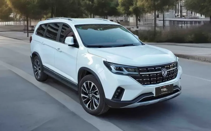 Dongfeng T5L SUV blanco, vista frontal angular. Imagen principal de vehículo en concesionario.