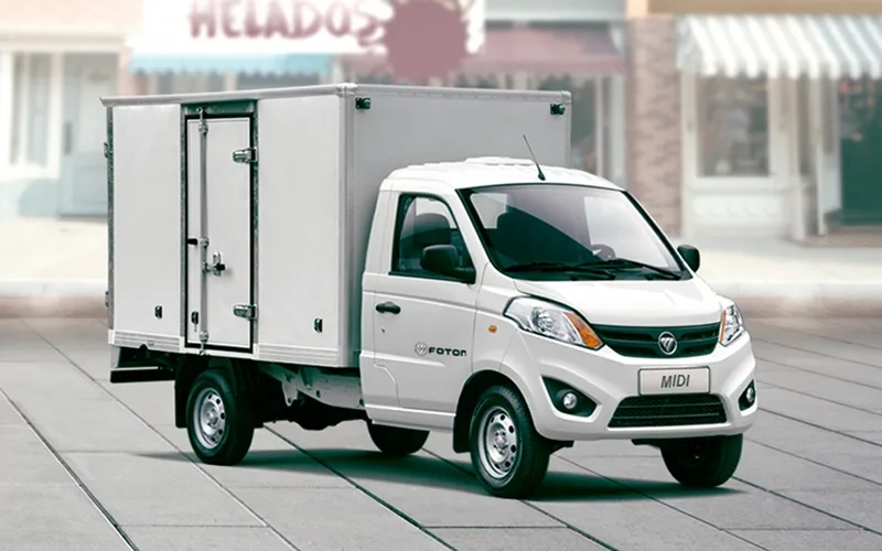 Foton MIDI Cargo Box blanco, furgón de carga compacto para logística urbana.