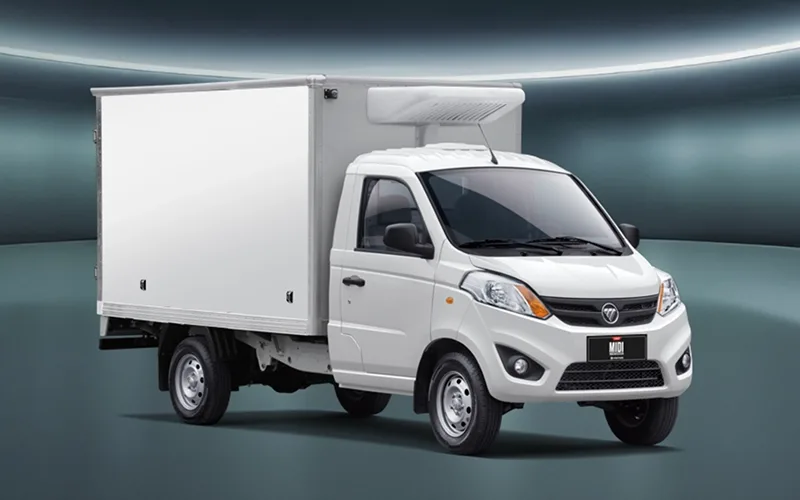 Foton MIDI Cargo Box Refrigerado blanco para transporte de productos fríos.