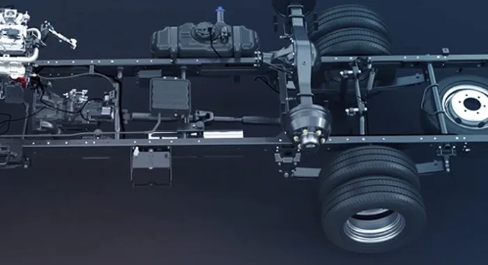 Foton TM5 Doble Cabina: chasis robusto con motor, tren motriz, ejes y componentes de suspensión.