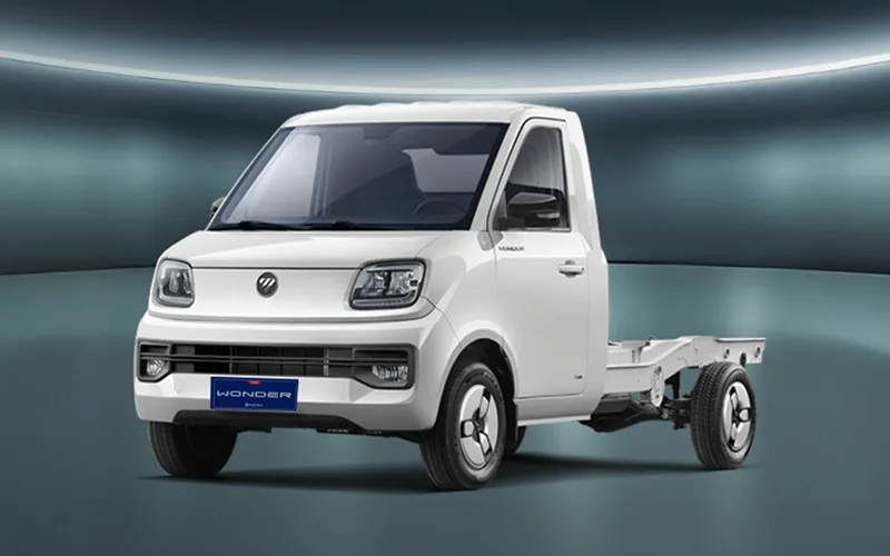 Foton WONDER Simple Chasis blanco. Vehículo comercial frontal para concesionario automotriz.