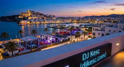 Ibiza et l'île Blanche : Un Guide Complet des Superclubs et des Têtes d'Affiche Saisonières