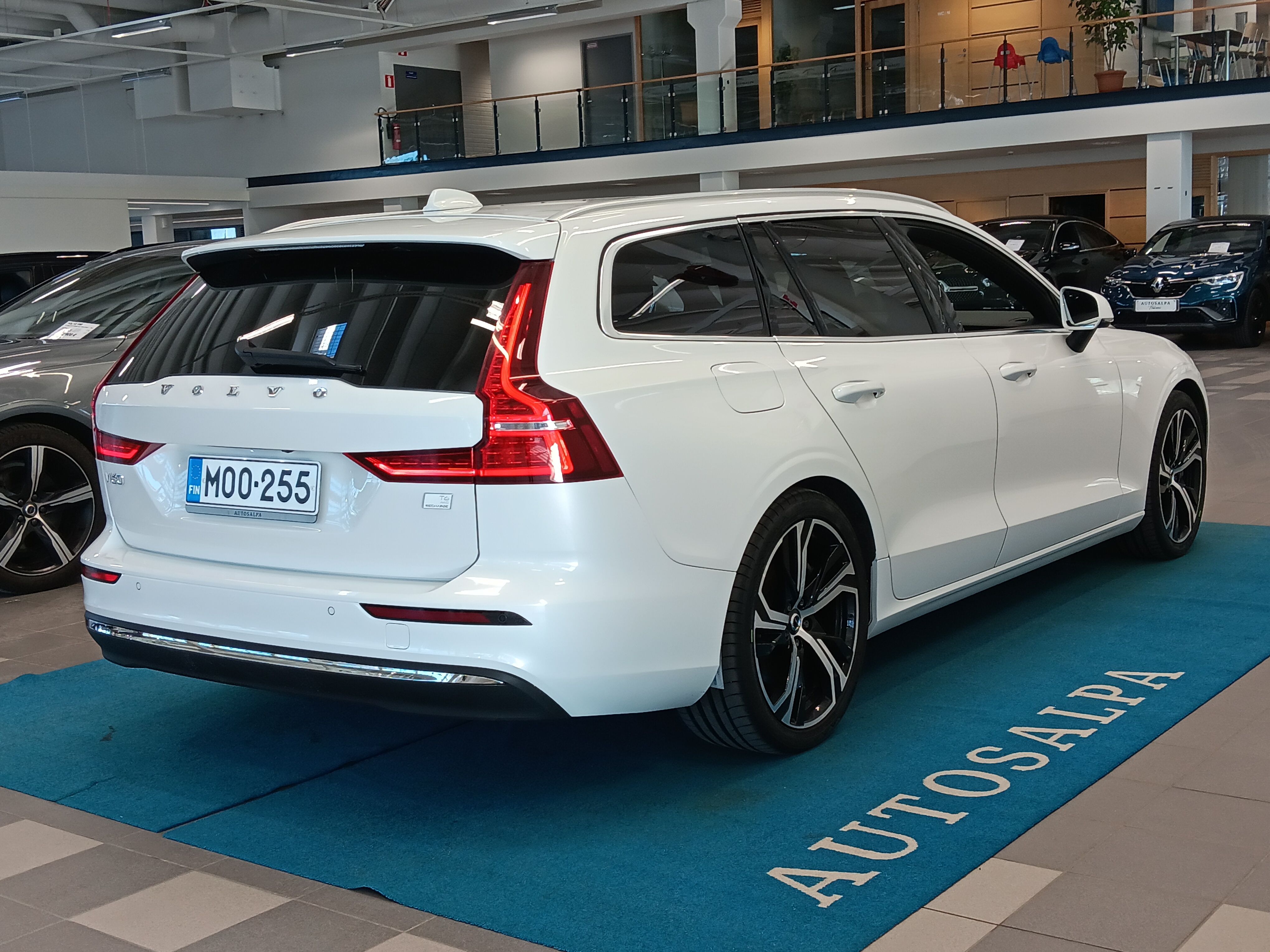 Kuva 2, Volvo V60 T6 AWD Long Range Plus Bright