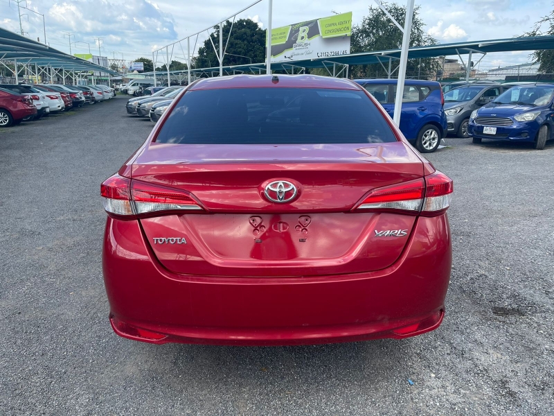 Toyota Yaris 2019 Core Automático Rojo