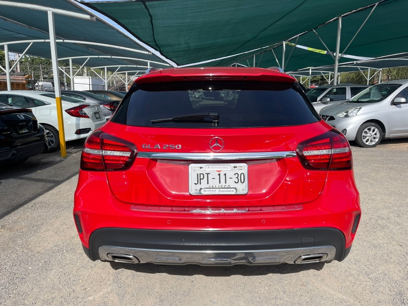 Oferta Mercedes-Benz Clase GLA 2018 250 SPORT Automático Rojo