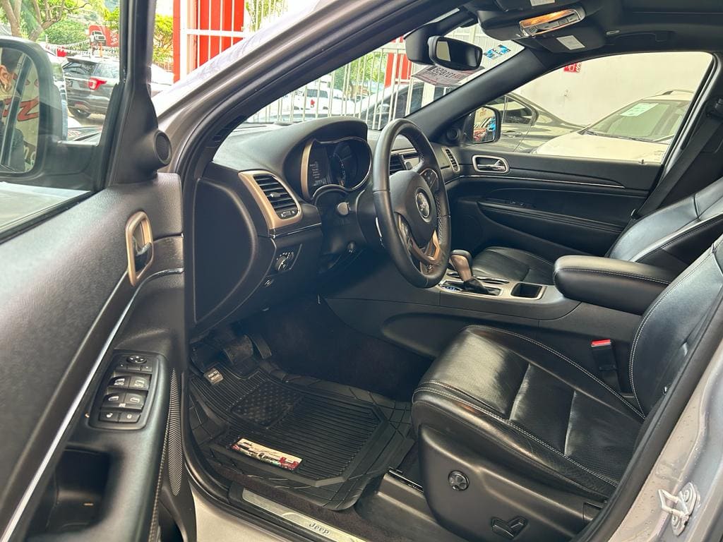Jeep Grand Cherokee 2017 Limited Automático Plata