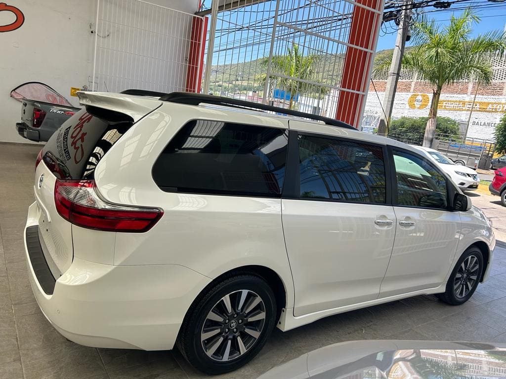 Oferta Toyota Sienna 2020 XLE Automático Blanco