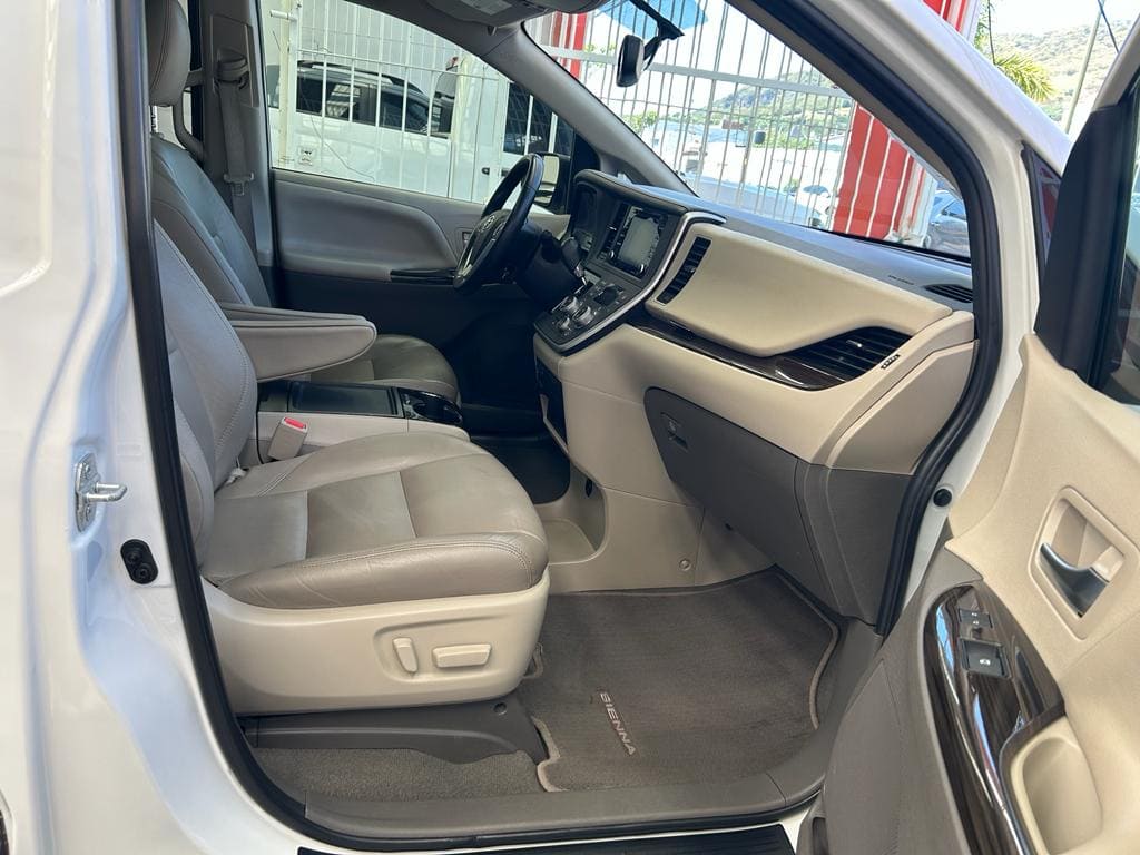 Oferta Toyota Sienna 2020 XLE Automático Blanco