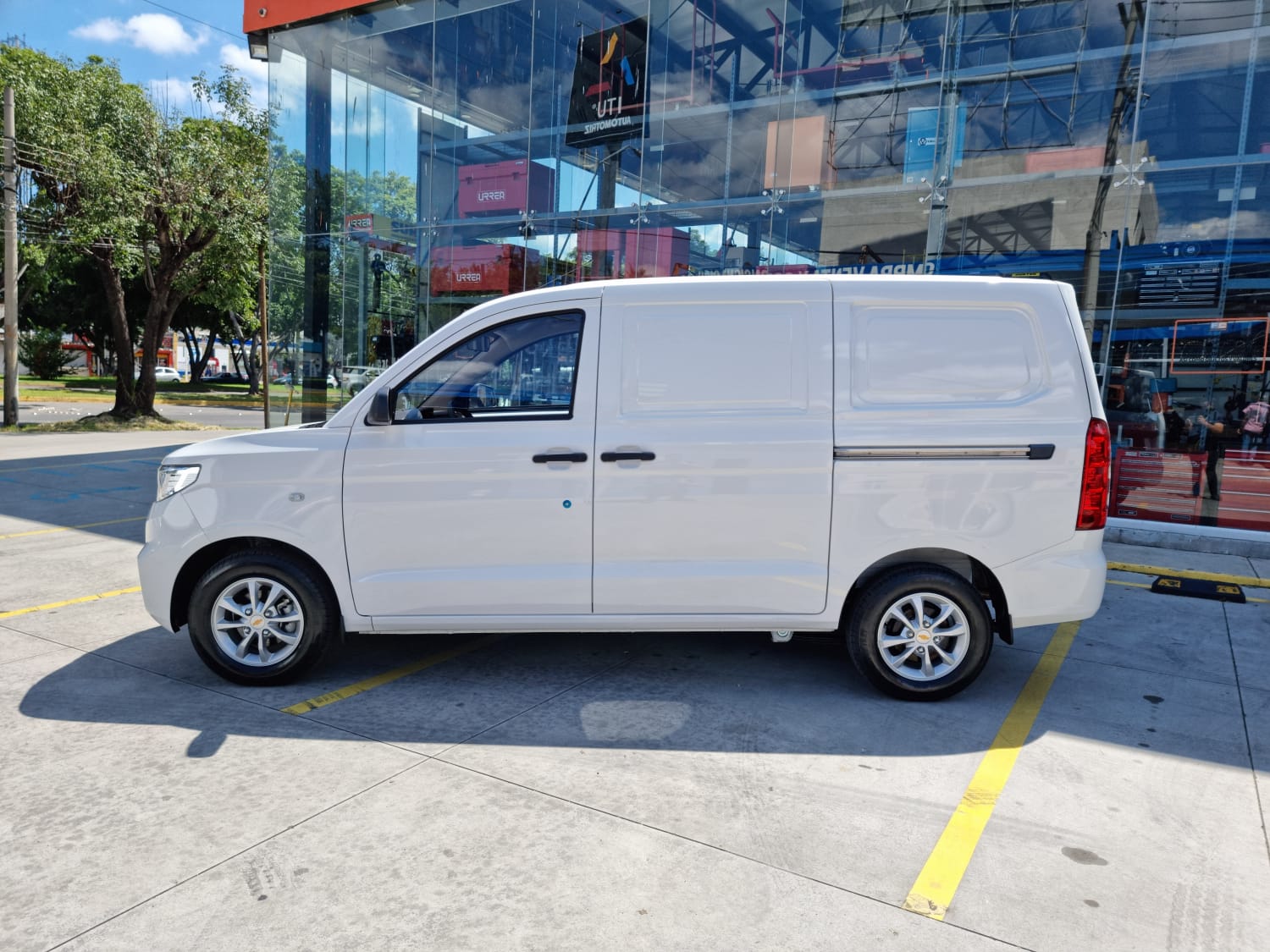 Chevrolet Tornado 2024 Van Manual Blanco