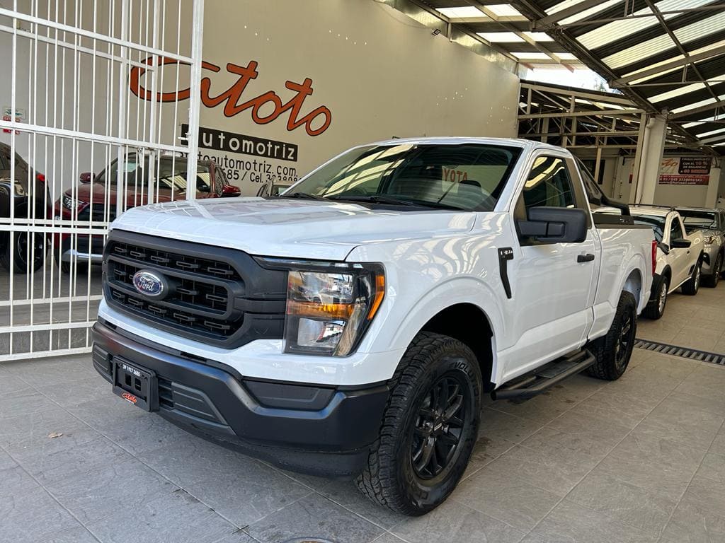 Ford F150 XL Cabina Regular 2023