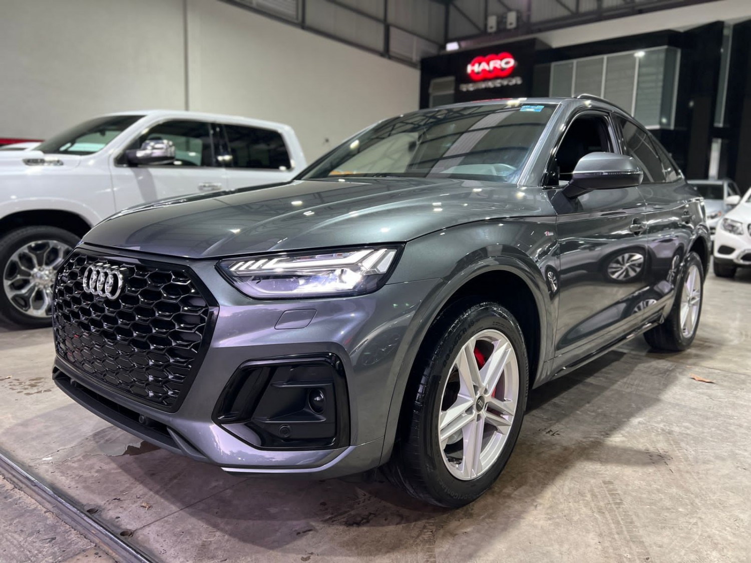 Audi Q5 2022 S Line Automático Gris