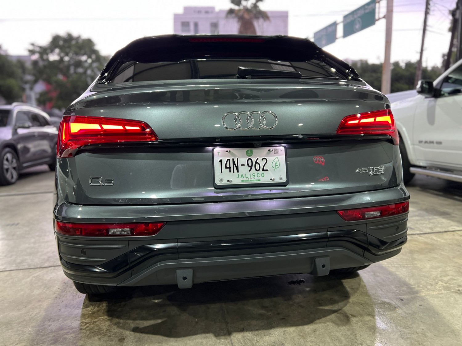 Audi Q5 2022 S Line Automático Gris