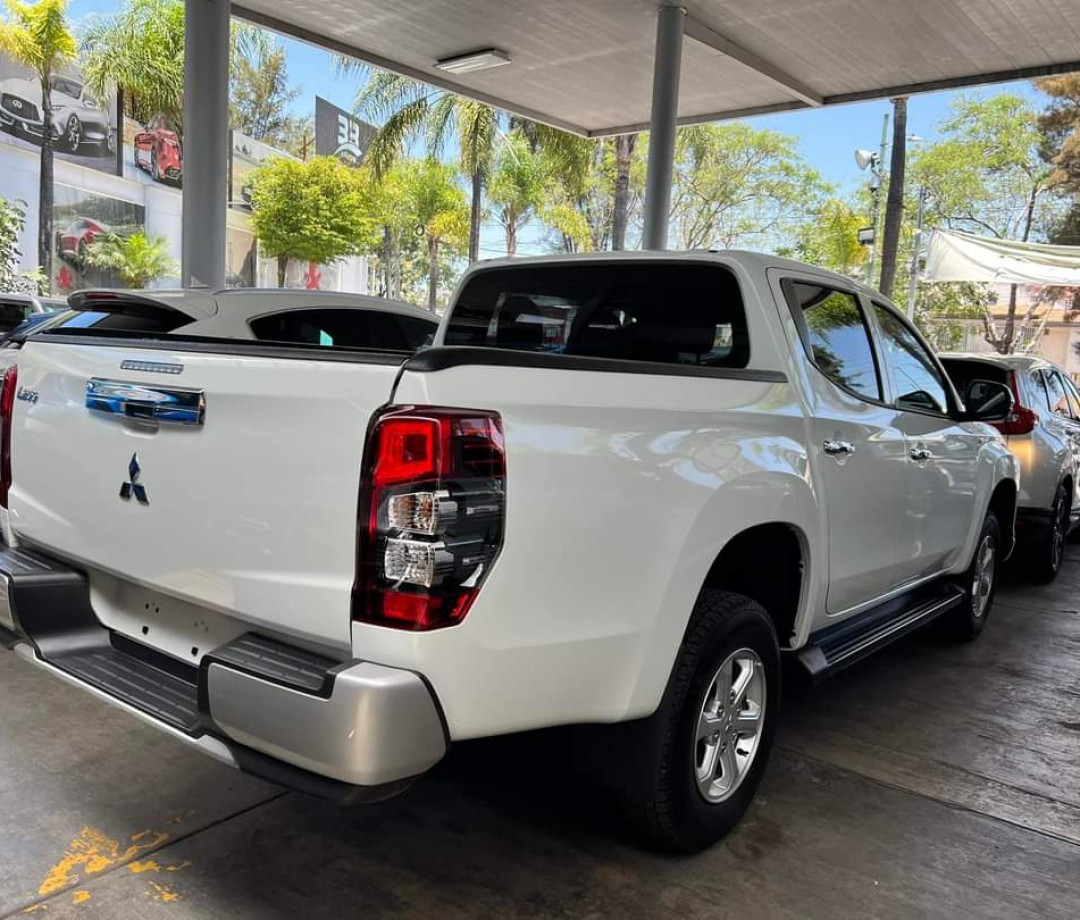 Mitsubishi L200 2023 Di-d Cabina Doble Manual Blanco